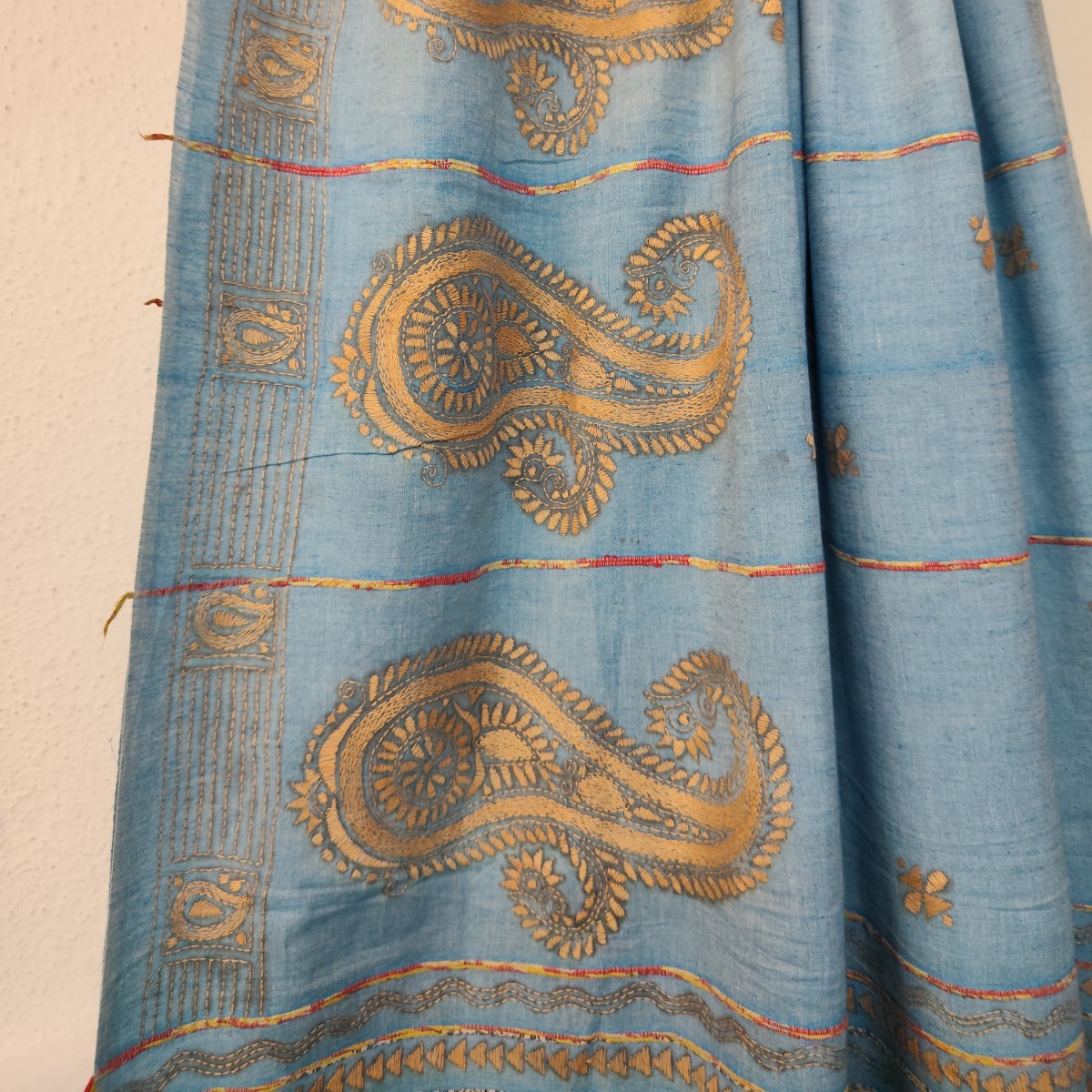 Khesh Khadi Cotton Saree with Hand embroidered Kantha work - Image 3